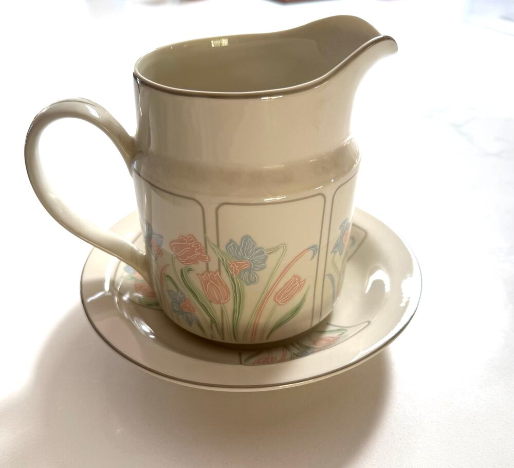VINTAGE Andre Richard Japan Gravy Boat Underplate Tulip Floral Porcelain 80s Set